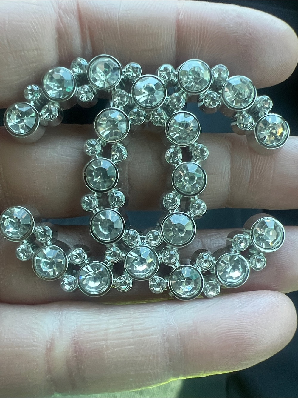 CHANEL Crystal CC Brooch in Clear and Silver - Picture 5 of 9